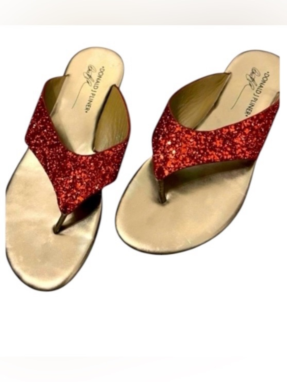 Donald J. Pliner Stefan women’s Size 8M Ruby red glitter flat thong sandals